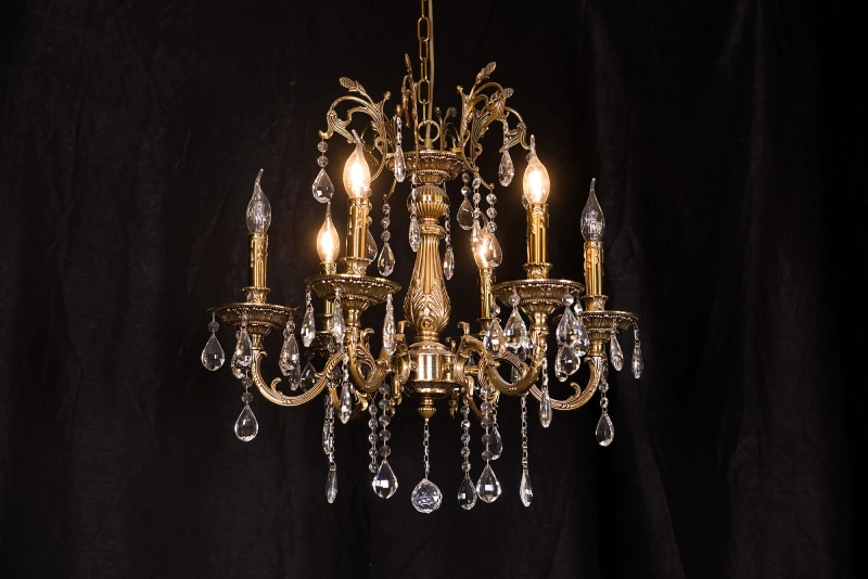 چراغ‌های لوستر (Chandeliers)