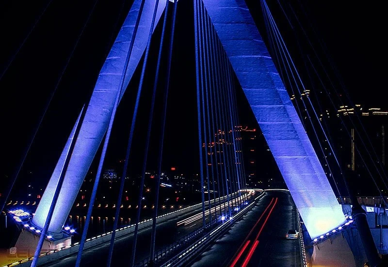 چرا پروژکتور LED برای نورپردازی فضای باز مناسب است؟