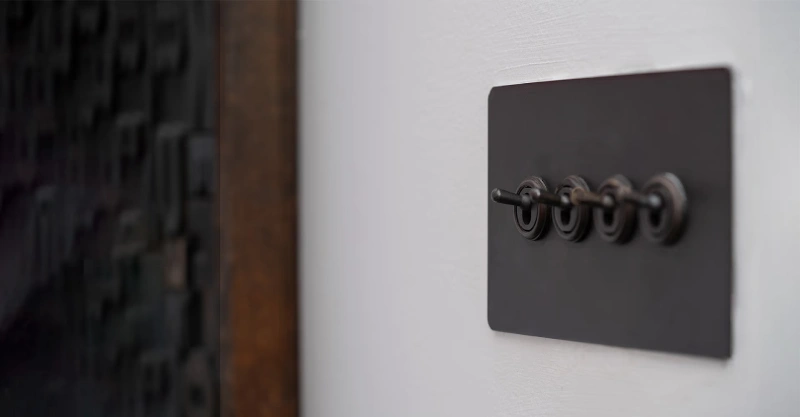 تنوع مواد و متریال در تولید کلید و پریزهای شیک