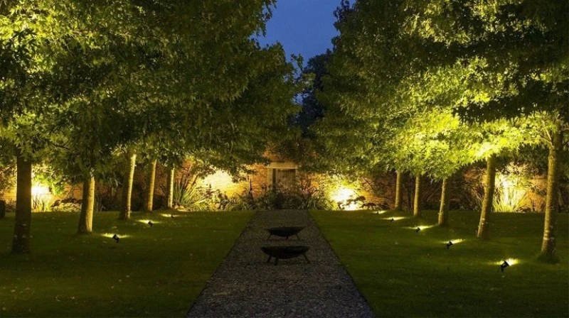 چراغ‌های حیاطی دفنی و چمنی LED (Path & Bollard Lights)